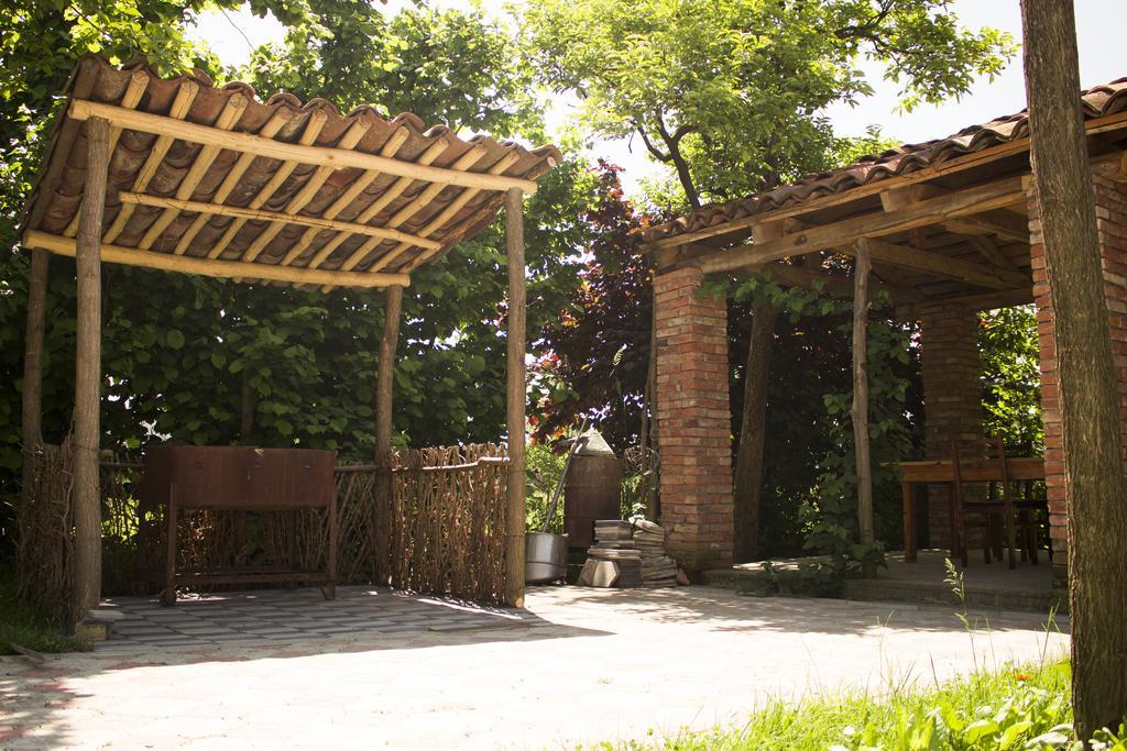 Nona Guest House Shilda 外观 照片