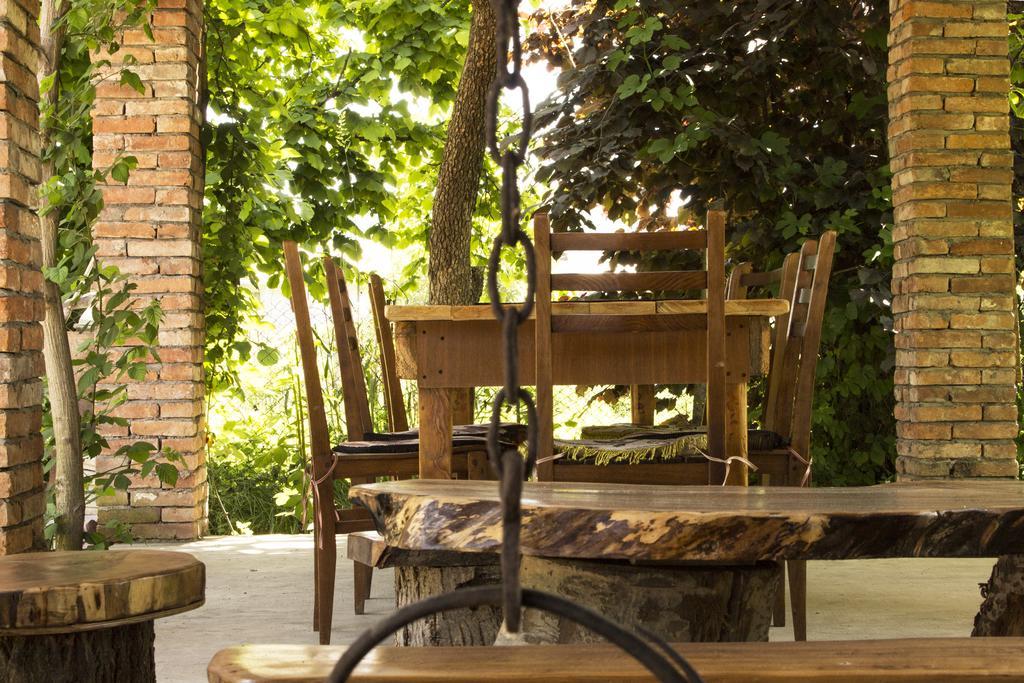 Nona Guest House Shilda 外观 照片