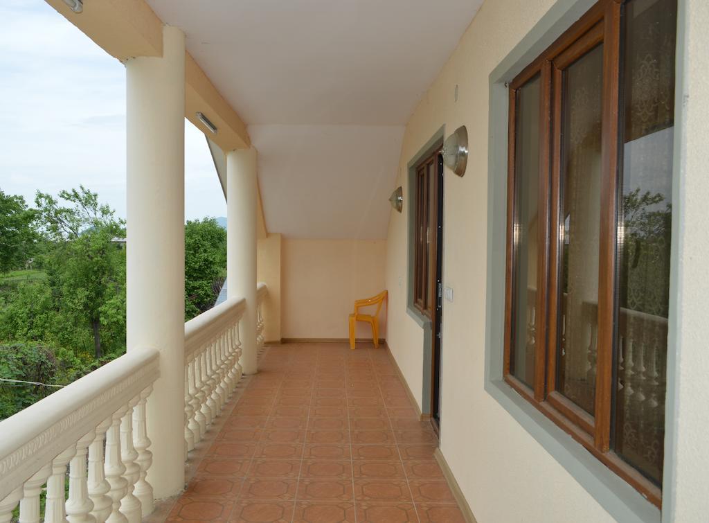 Nona Guest House Shilda 外观 照片