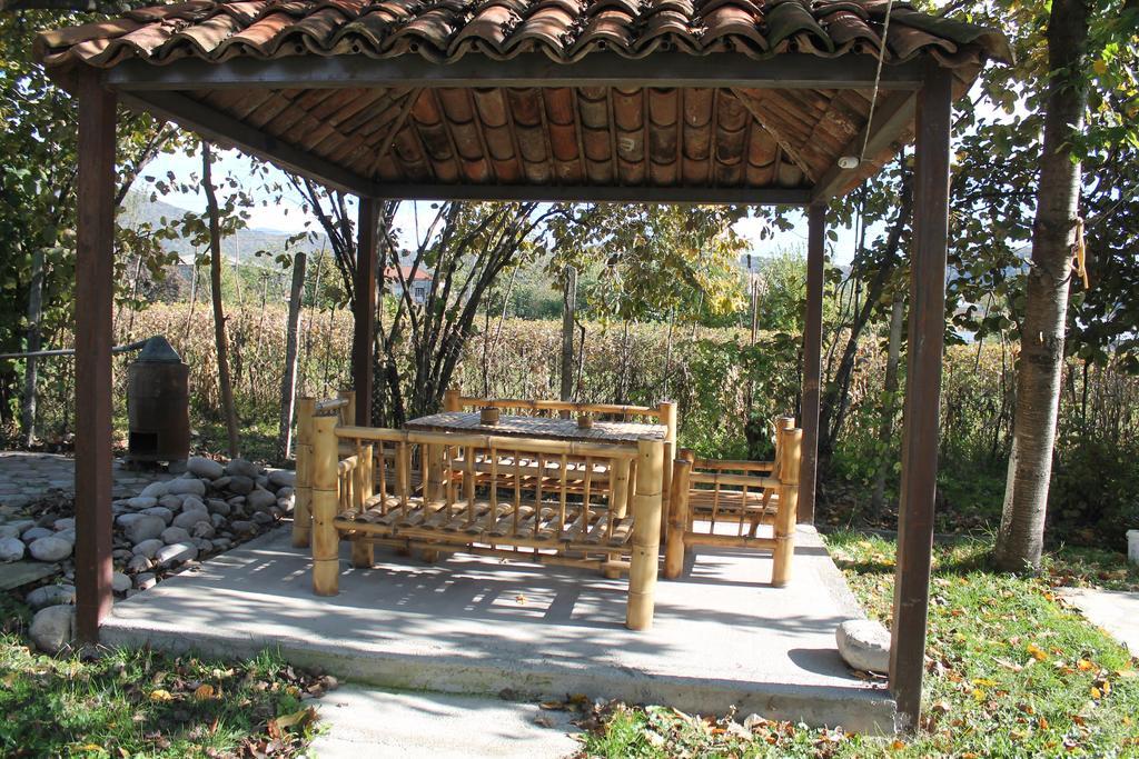 Nona Guest House Shilda 外观 照片